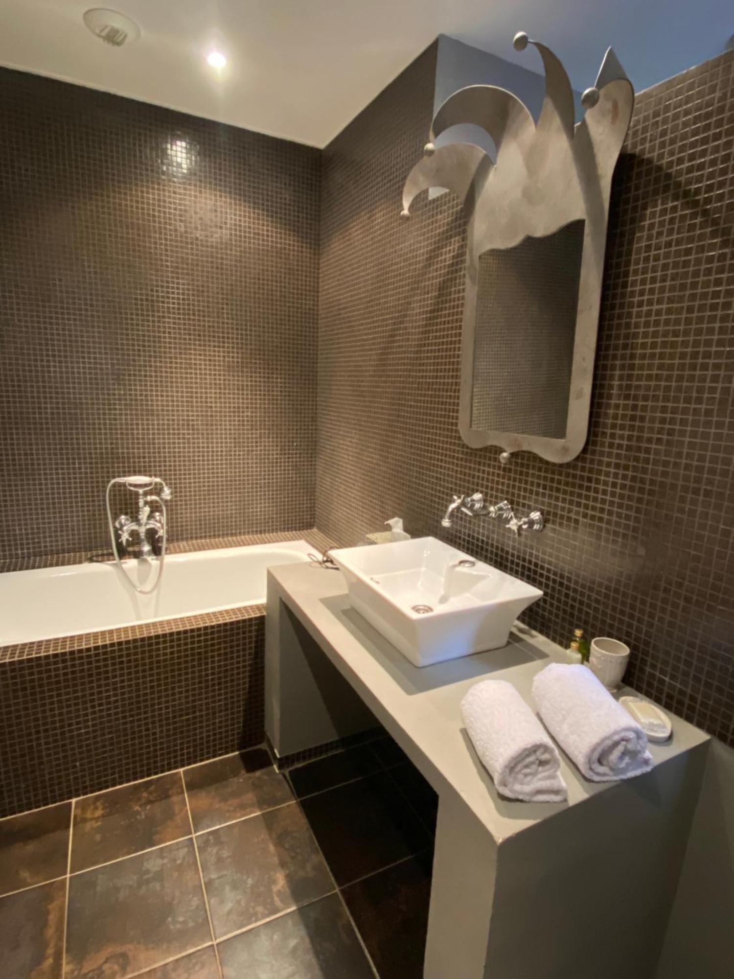 Les Jardins De La Tour Hotel Chatillon sur Chalaronne Bagian luar foto