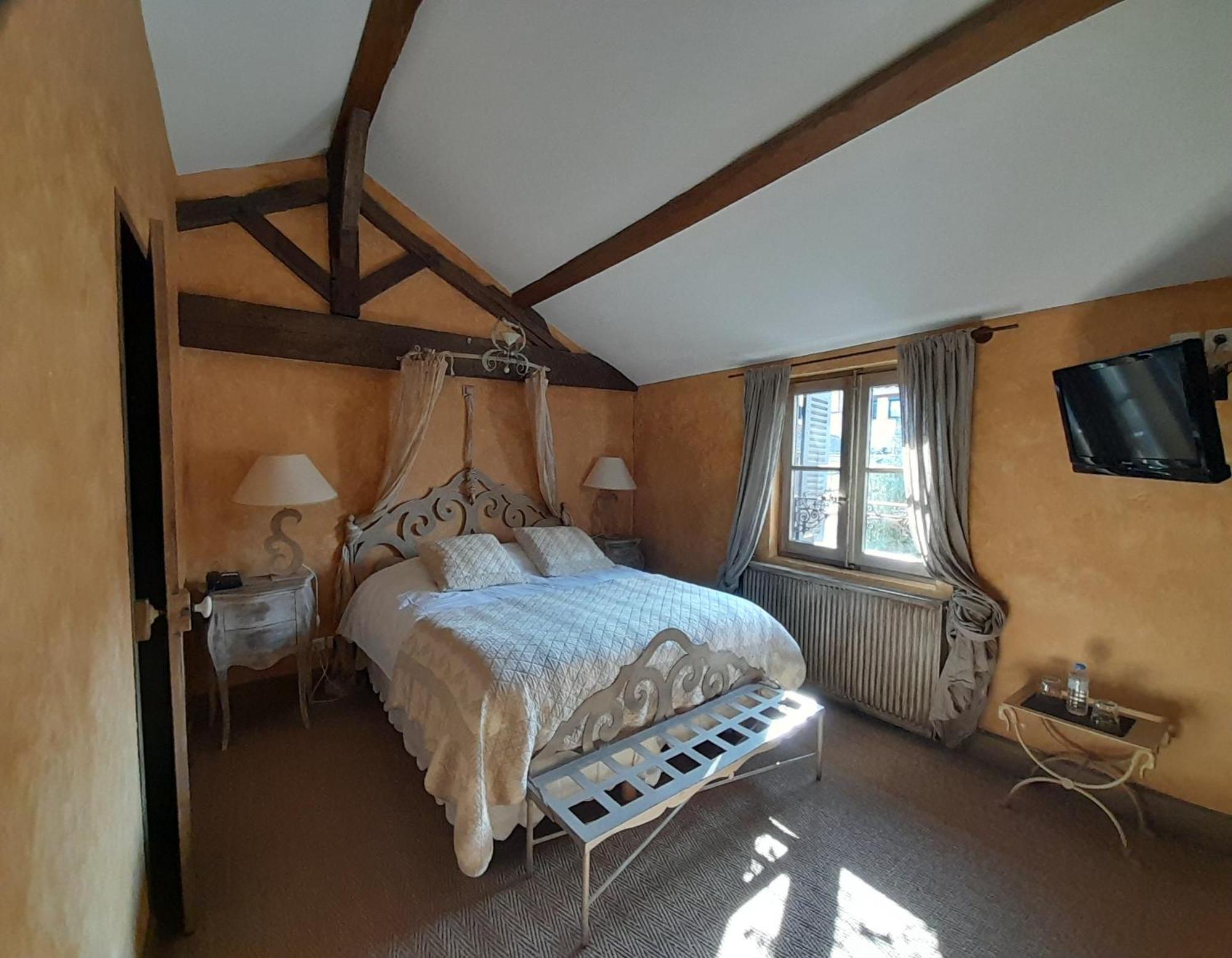 Les Jardins De La Tour Hotel Chatillon sur Chalaronne Bagian luar foto