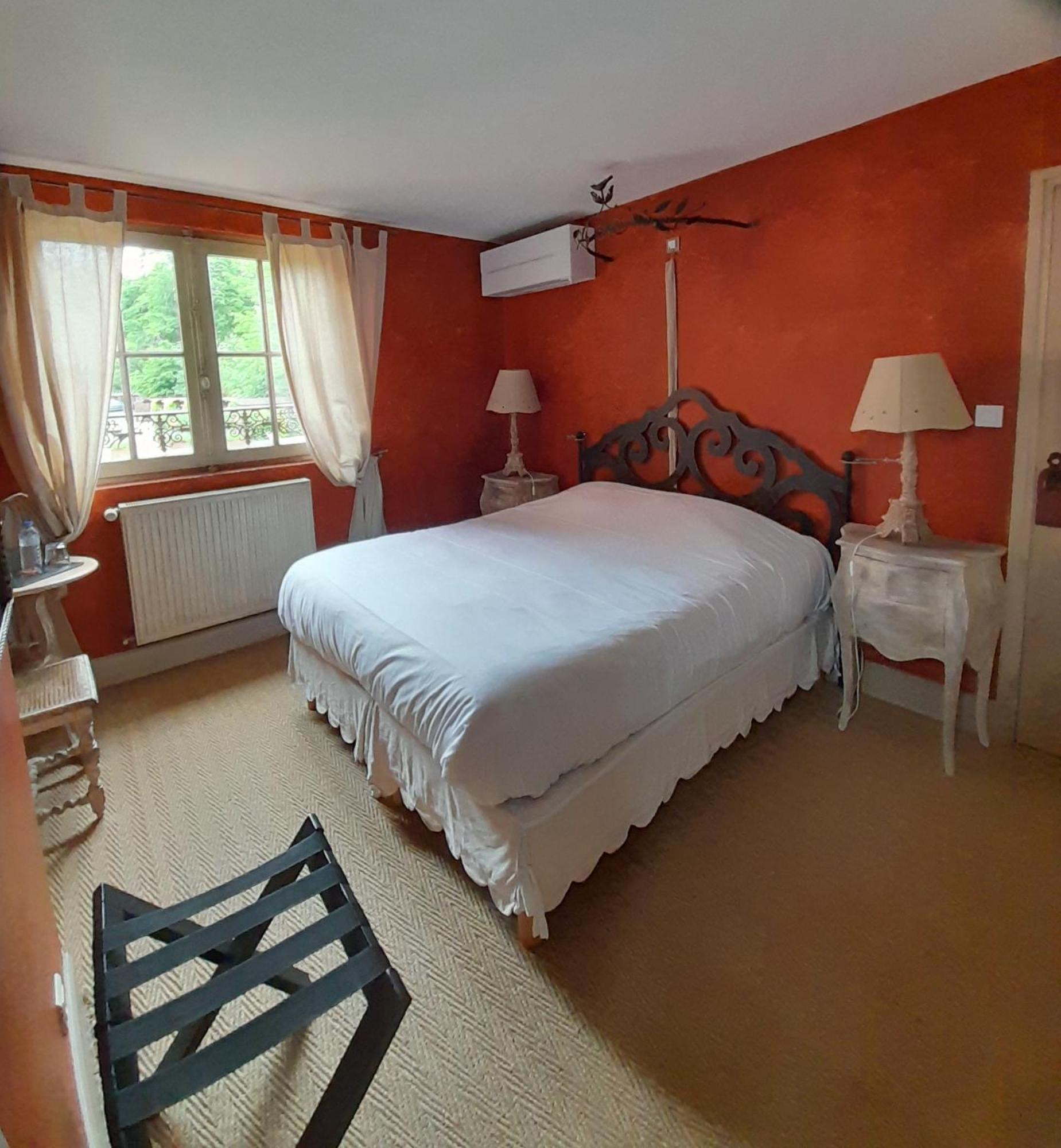 Les Jardins De La Tour Hotel Chatillon sur Chalaronne Bagian luar foto